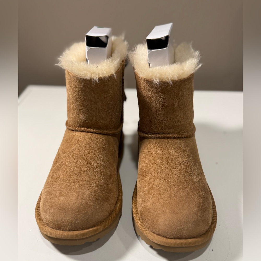 UGG Kids Mini Bailey Bow II - Size 3